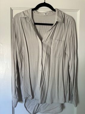 Aritzia Sunday Best white/grey button down, size medium
